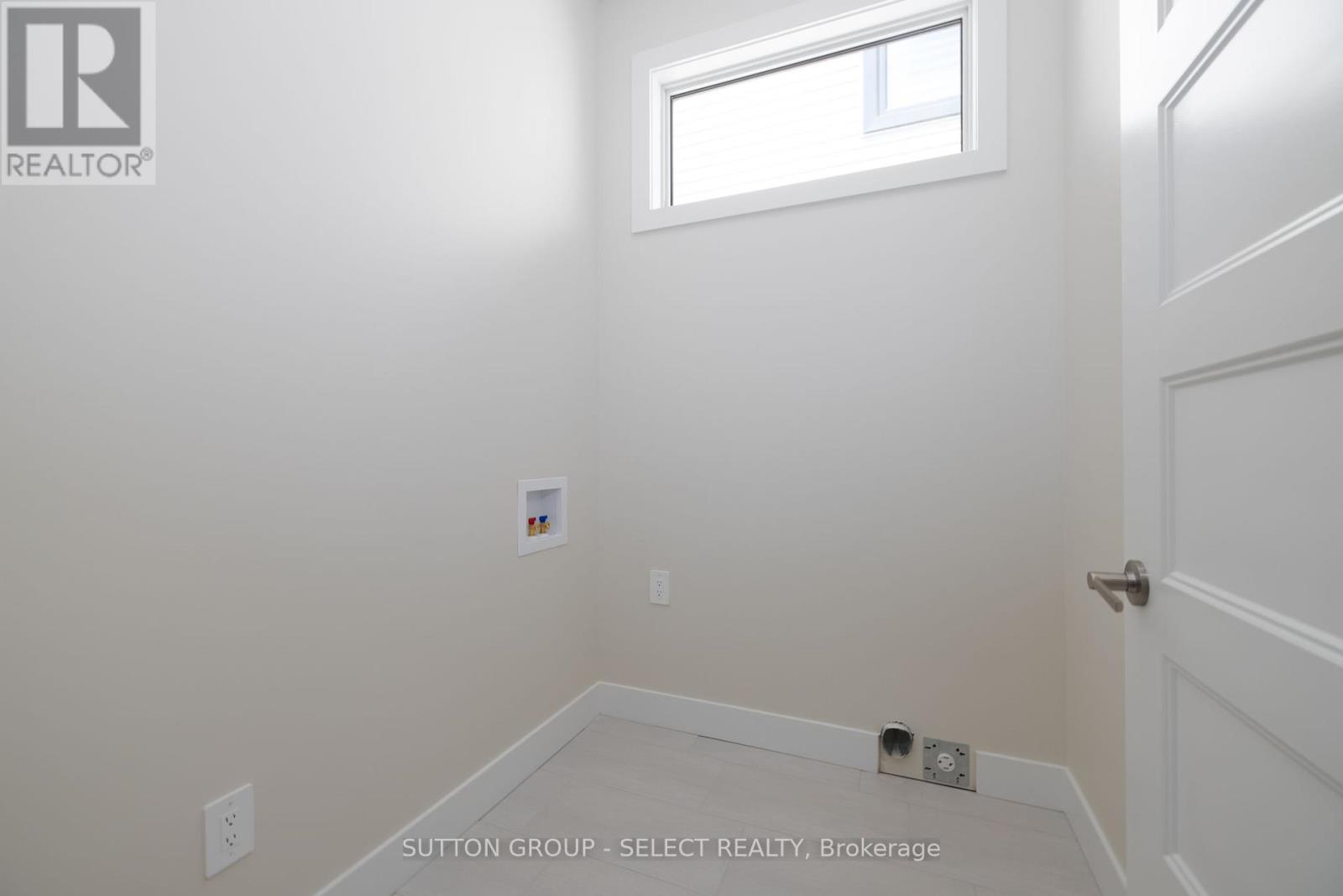 14 - 7966 Fallon Drive Property Photo 7