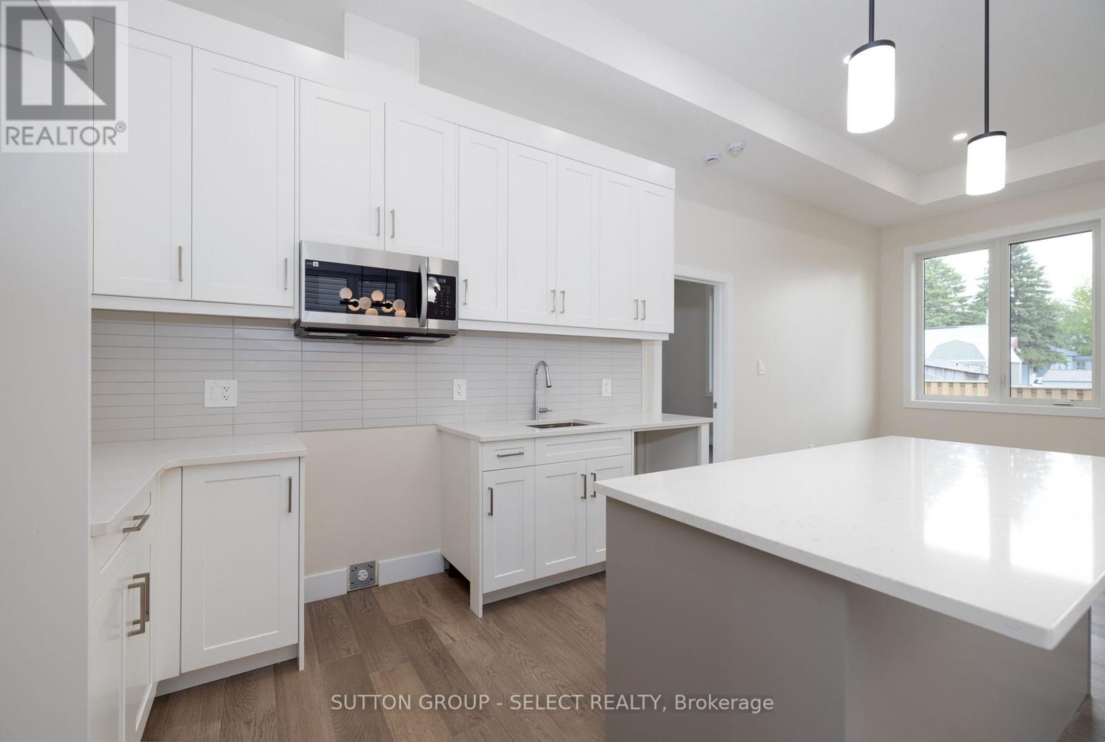 14 - 7966 Fallon Drive Property Photo 11