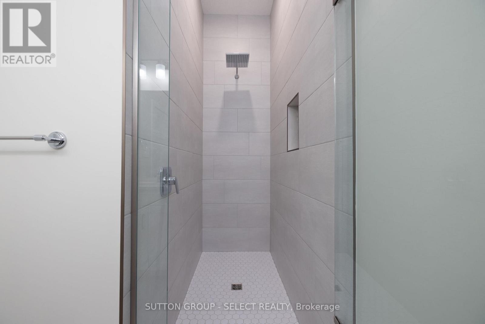 14 - 7966 Fallon Drive Property Photo 15