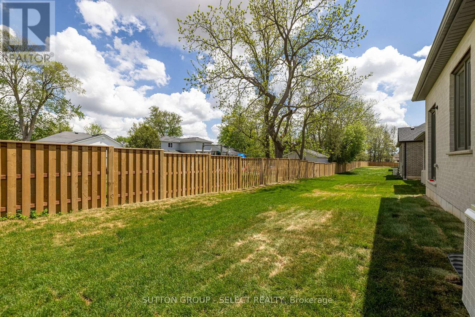 14 - 7966 Fallon Drive Property Photo 23