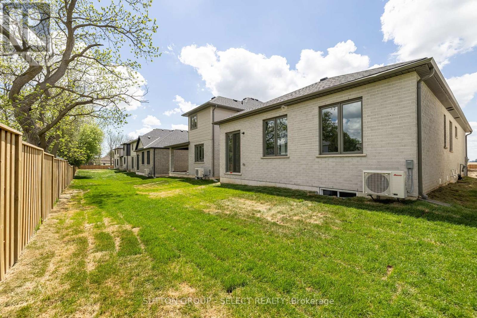 14 - 7966 Fallon Drive Property Photo 24