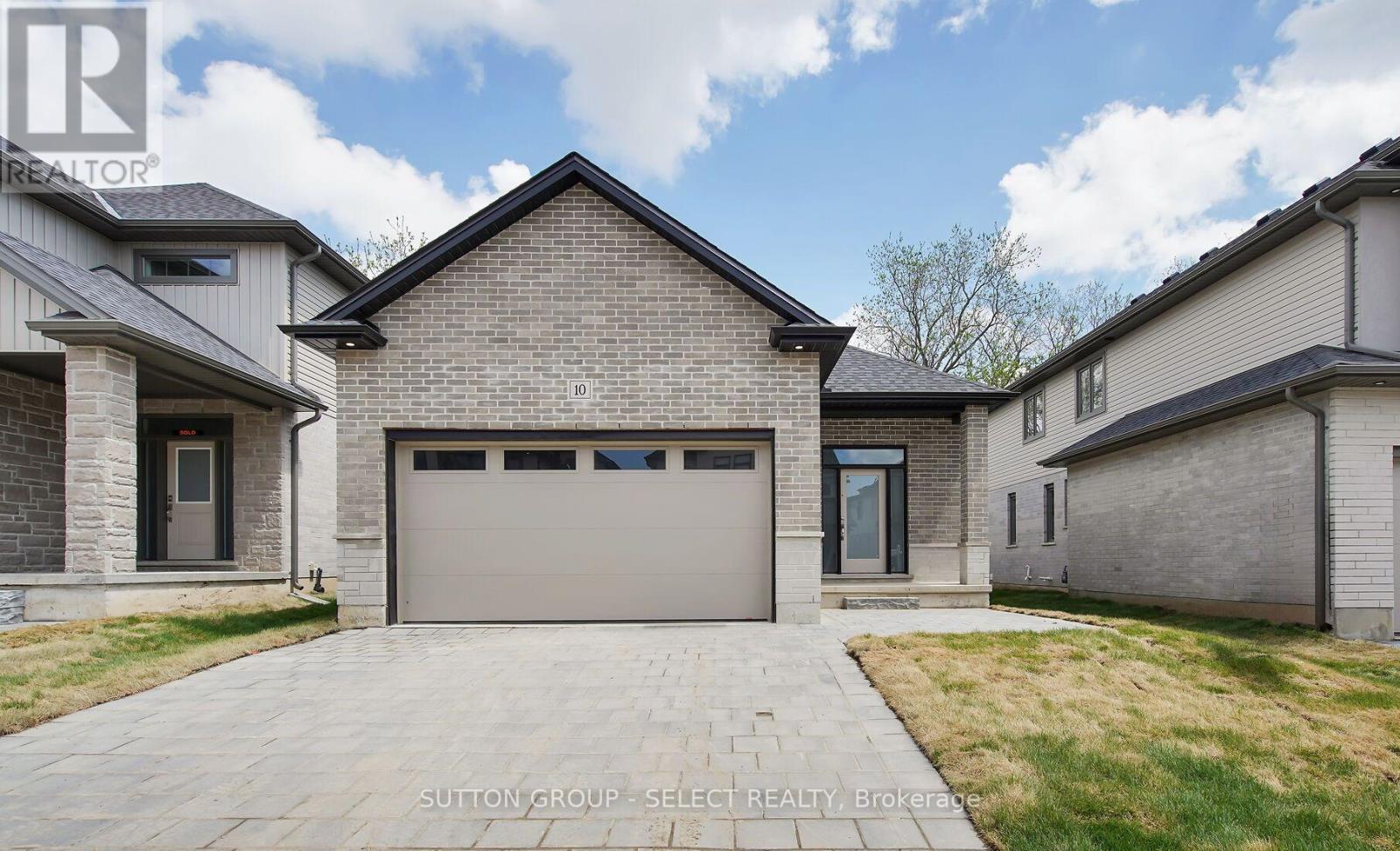 10 - 7966 Fallon Drive Property Photo 1