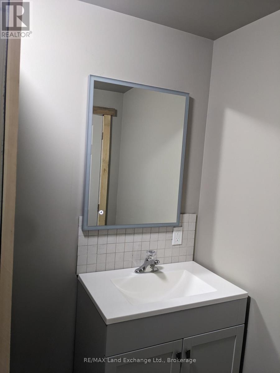 428 Queen Street S Property Photo 5
