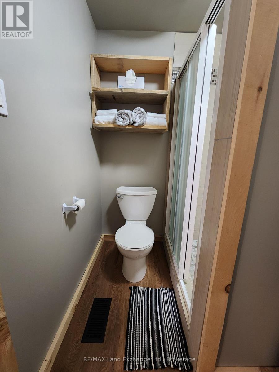 428 Queen Street S Property Photo 8