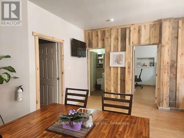 428 Queen Street S Property Photo 10