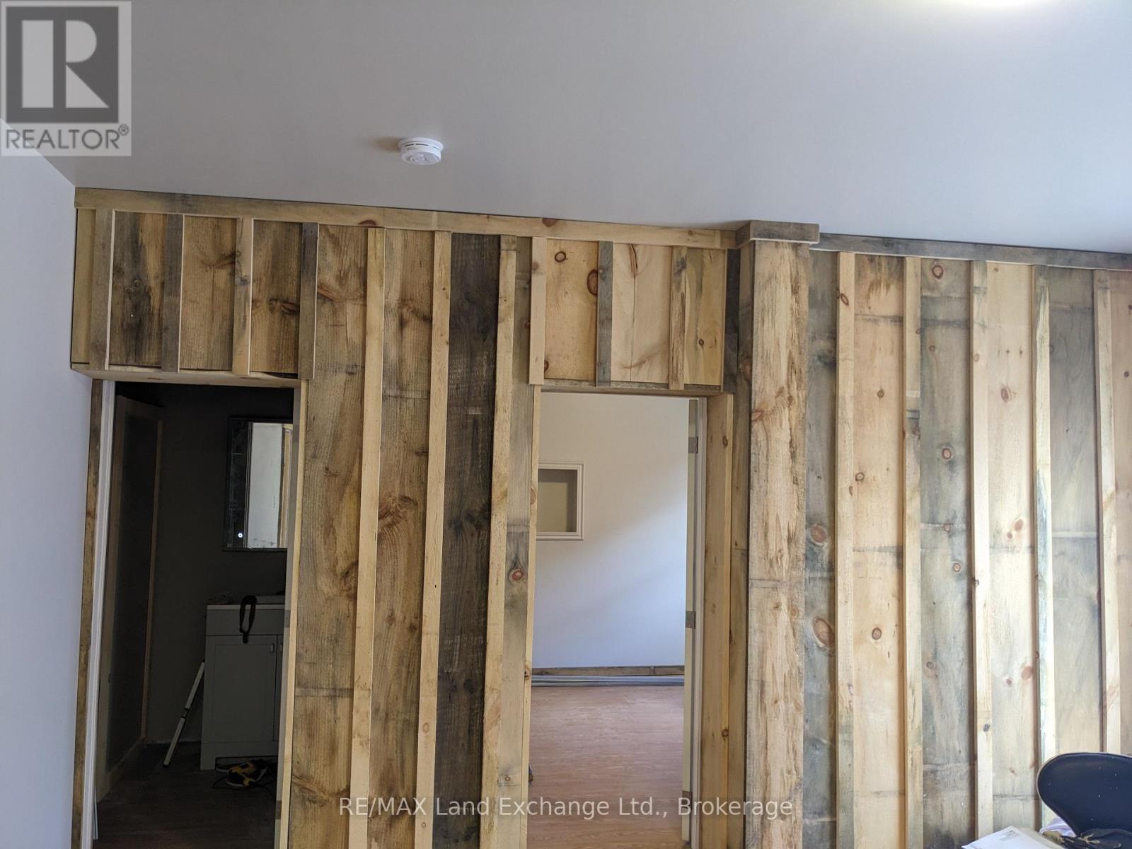 428 Queen Street S Property Photo 12