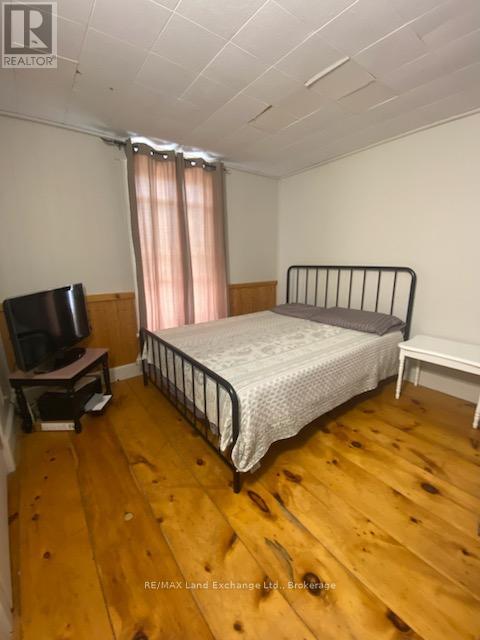 428 Queen Street S Property Photo 18