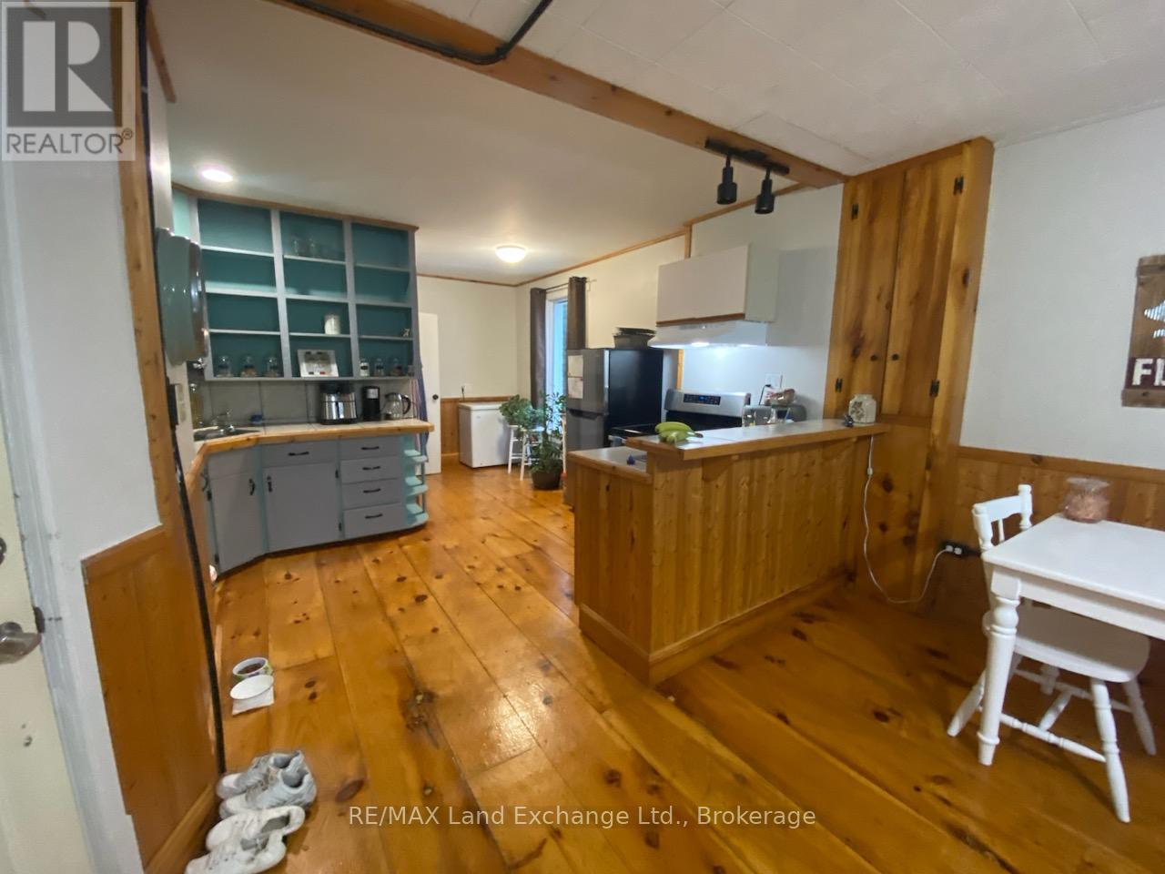 428 Queen Street S Property Photo 20