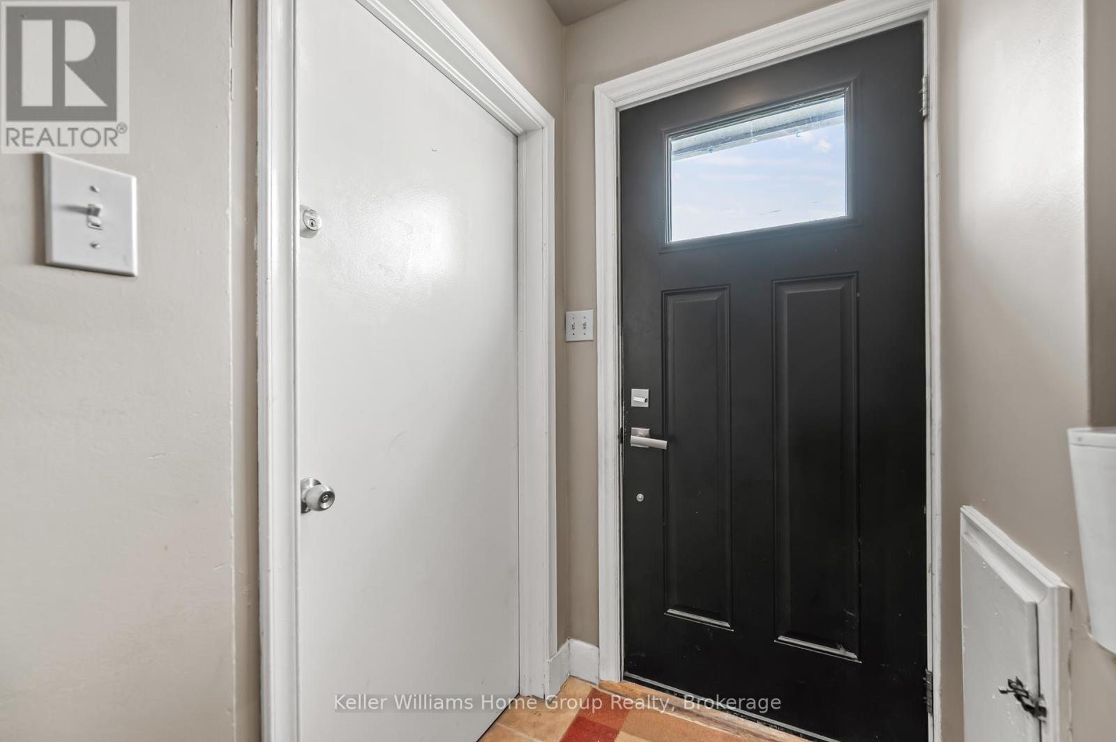 107 East Avenue Property Photo 5