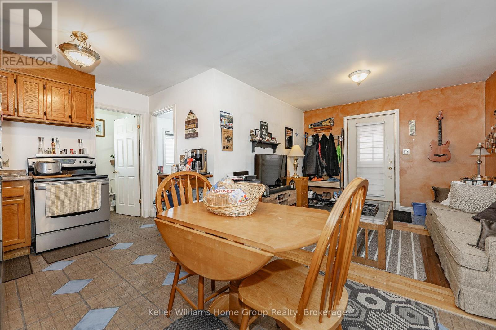 107 East Avenue Property Photo 23