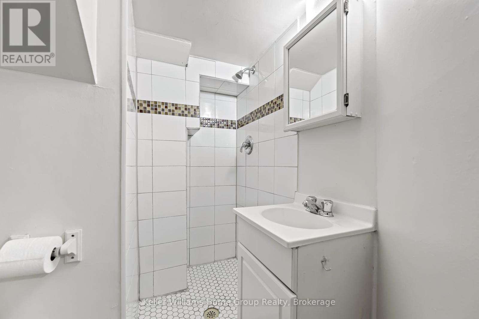 107 East Avenue Property Photo 35