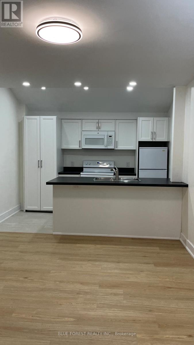 D - 25 Norfolk Street N Property Photo 1