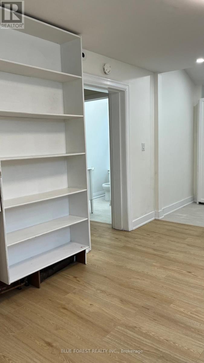 D - 25 Norfolk Street N Property Photo 2