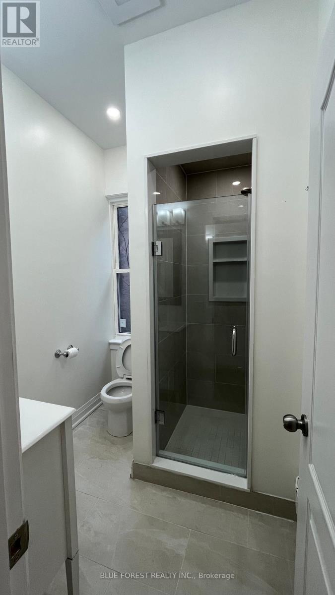 D - 25 Norfolk Street N Property Photo 3