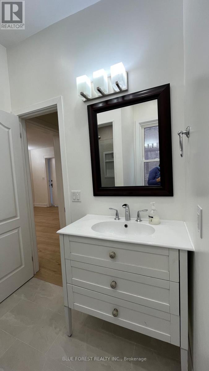 D - 25 Norfolk Street N Property Photo 5