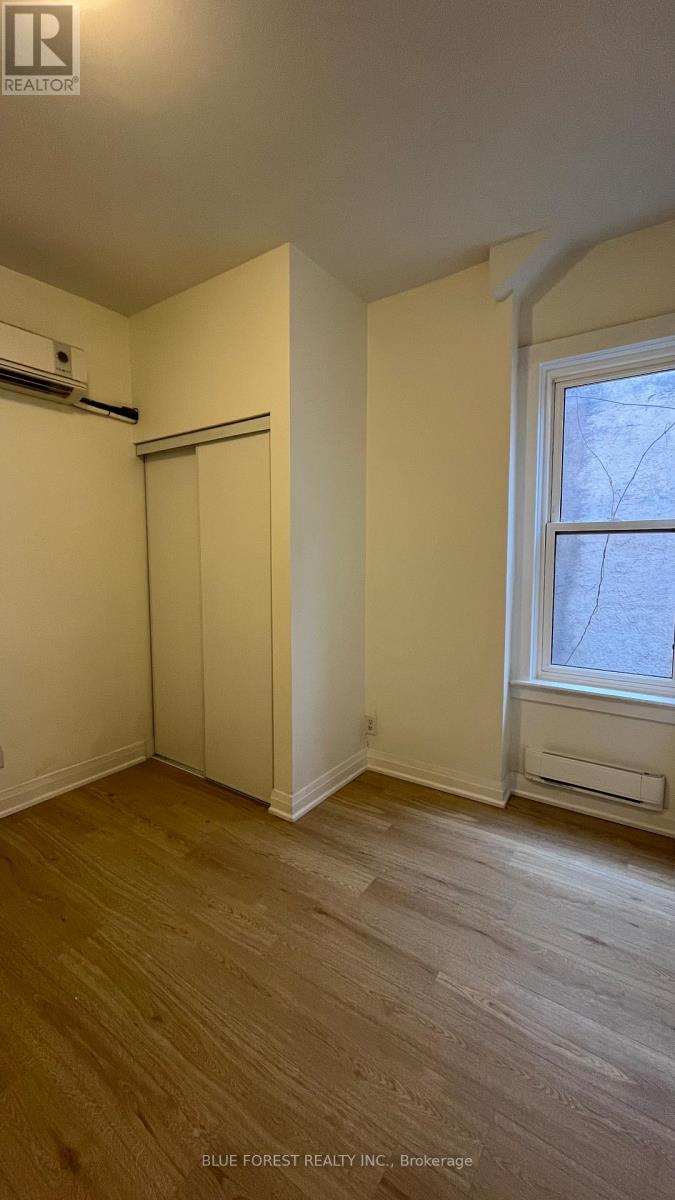 D - 25 Norfolk Street N Property Photo 6