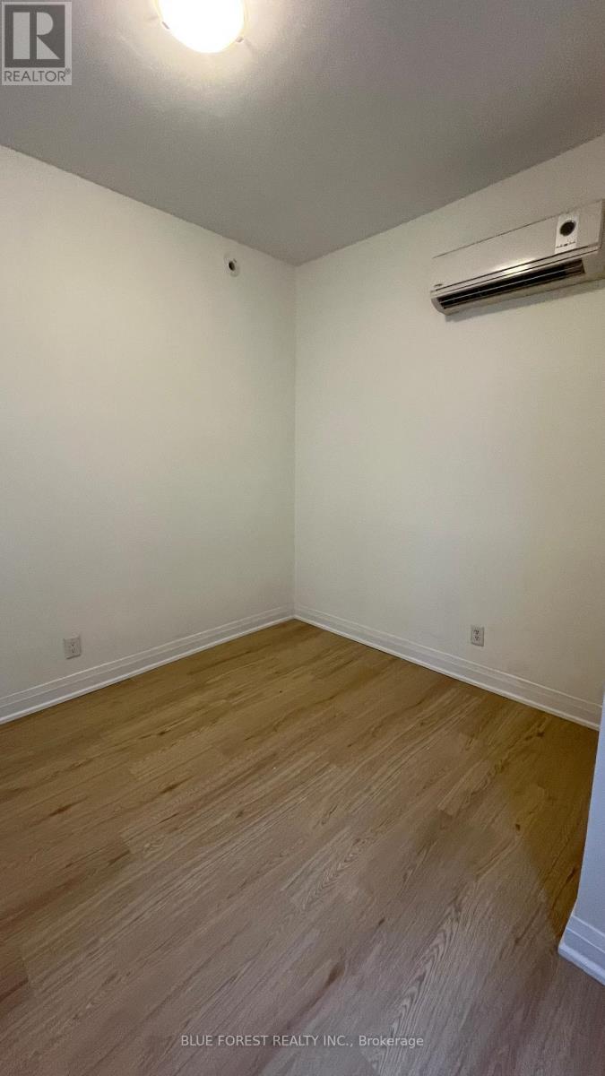 D - 25 Norfolk Street N Property Photo 7