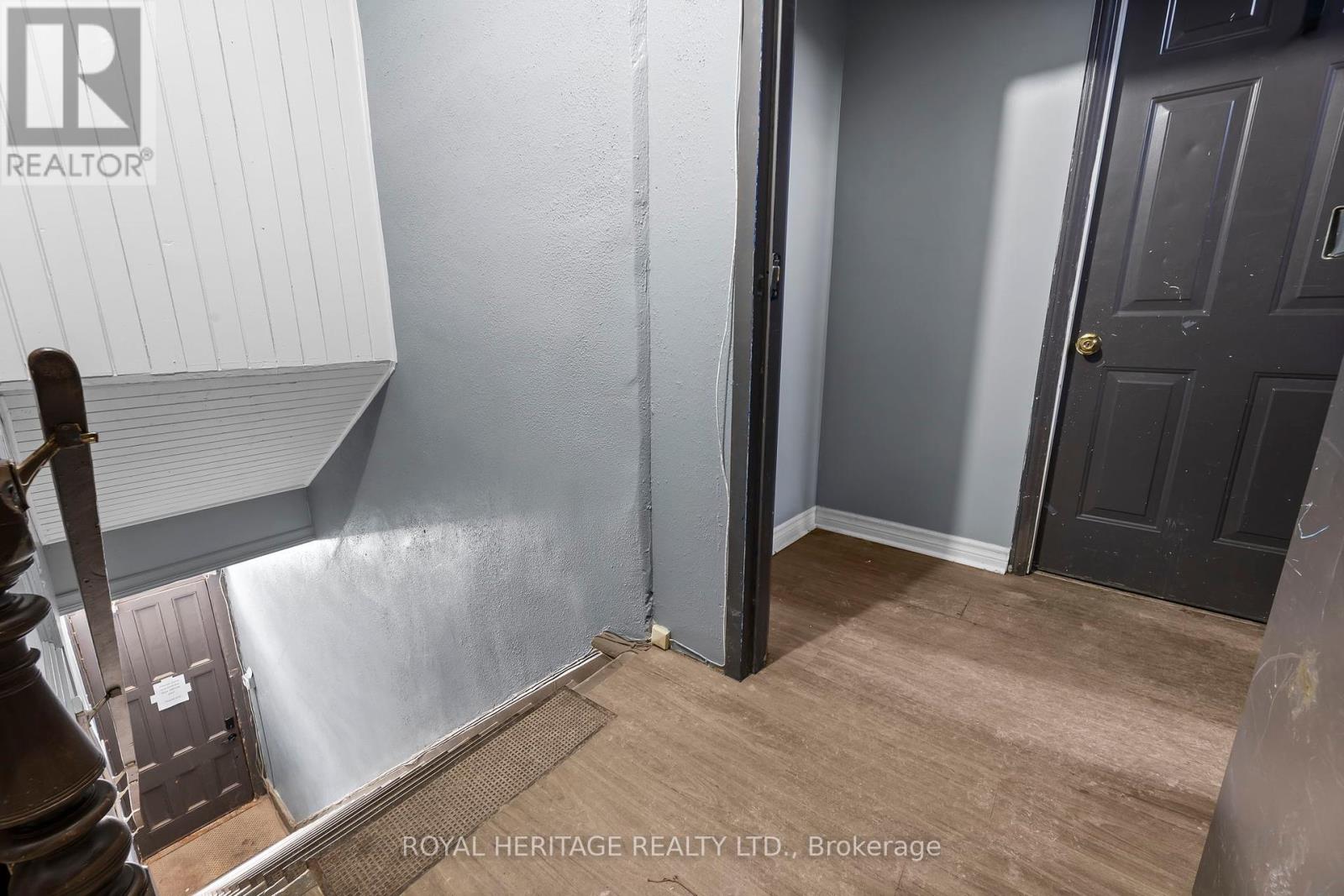 32 King Street E Property Photo 17