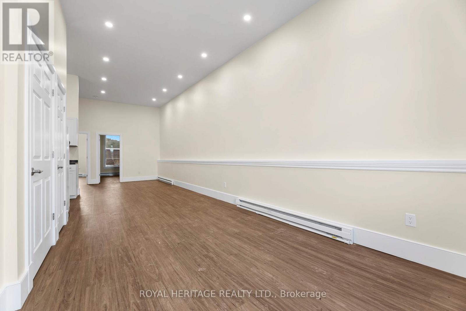 32 King Street E Property Photo 21