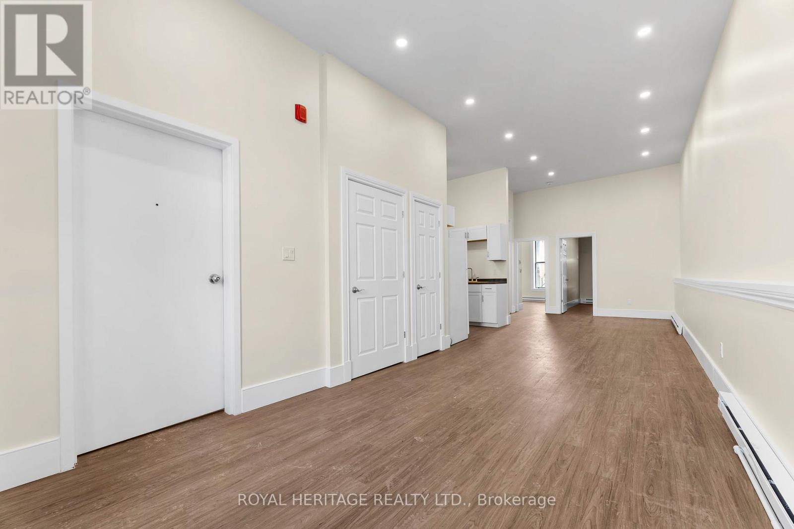 32 King Street E Property Photo 22