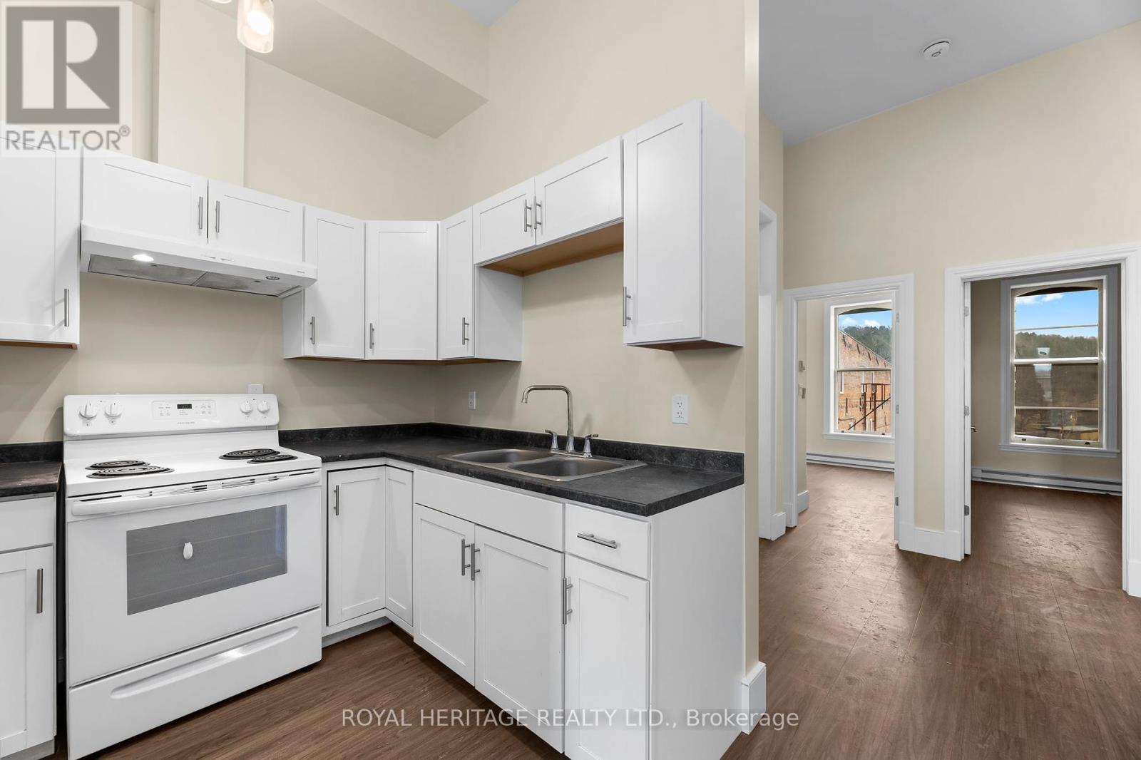 32 King Street E Property Photo 25