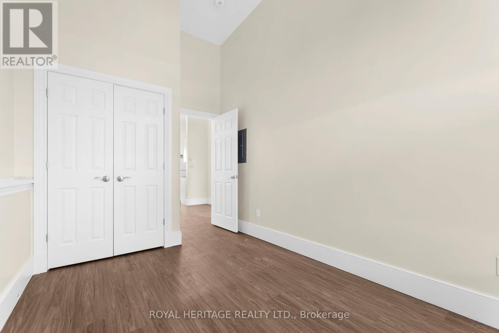 32 King Street E Property Photo 28