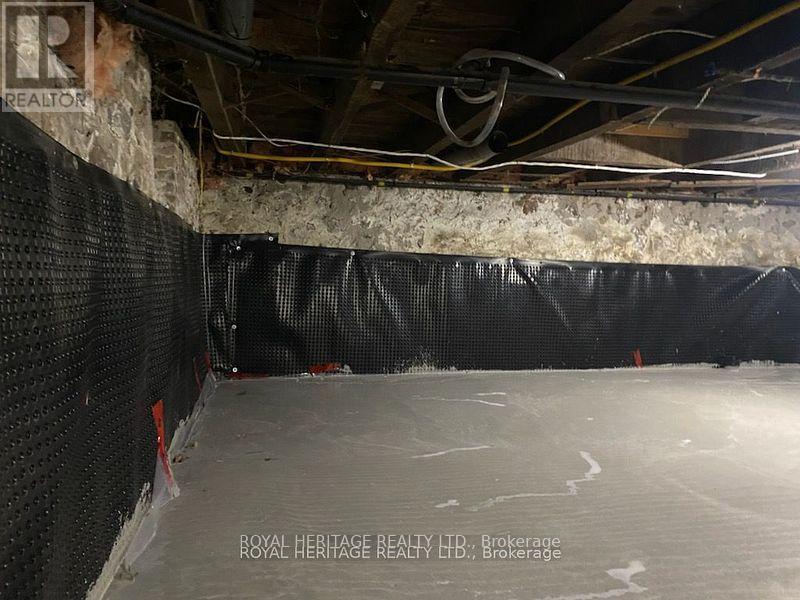 32 King Street E Property Photo 33