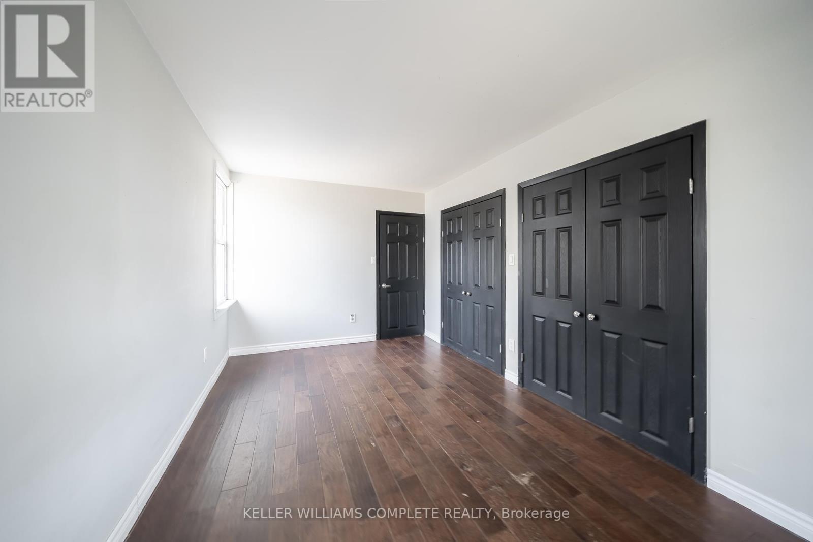 21 Renfrew Street E Property Photo 11