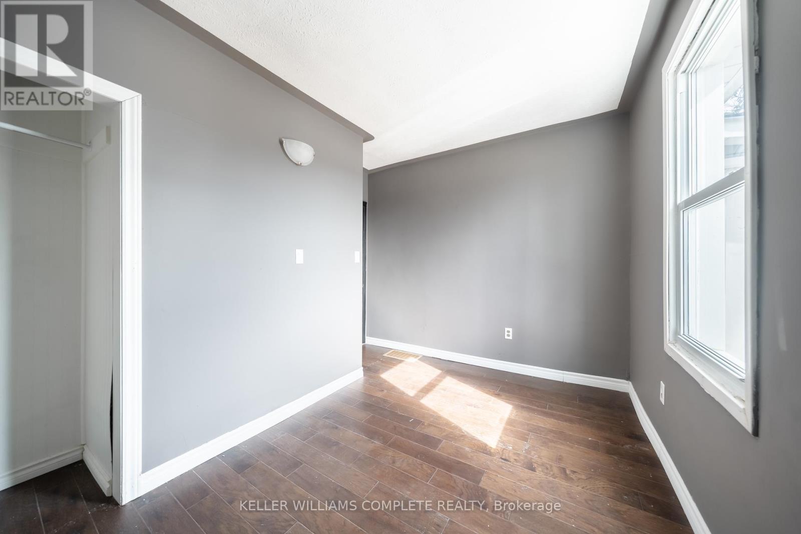 21 Renfrew Street E Property Photo 15