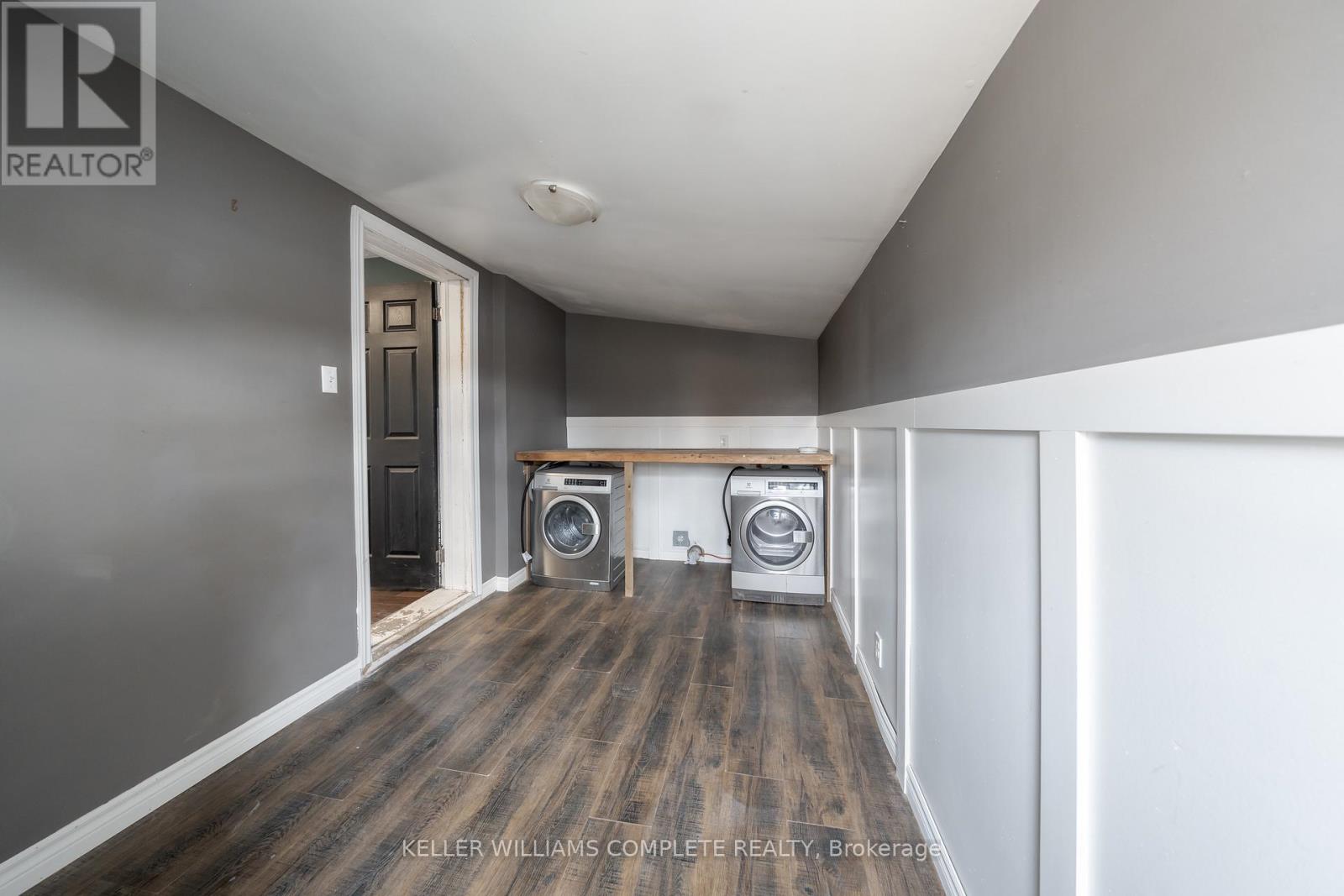 21 Renfrew Street E Property Photo 16