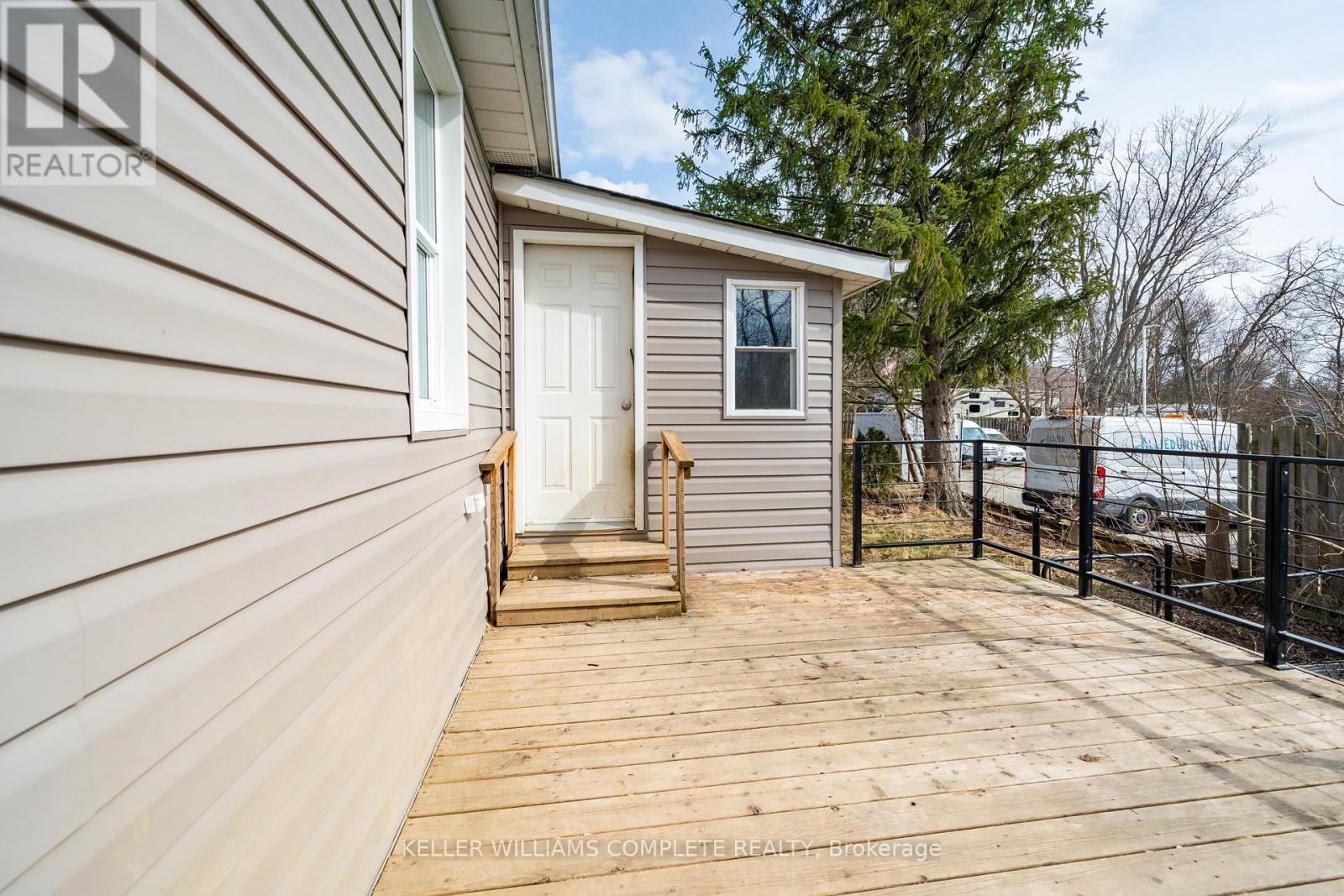 21 Renfrew Street E Property Photo 19