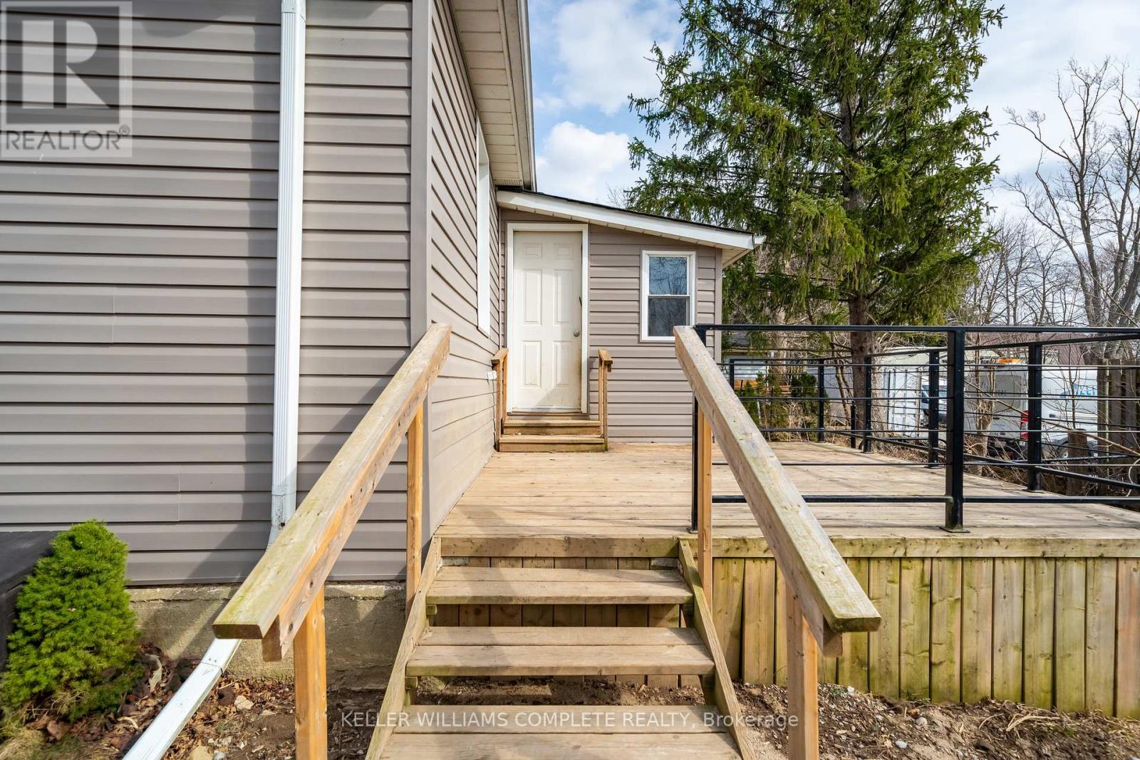 21 Renfrew Street E Property Photo 20