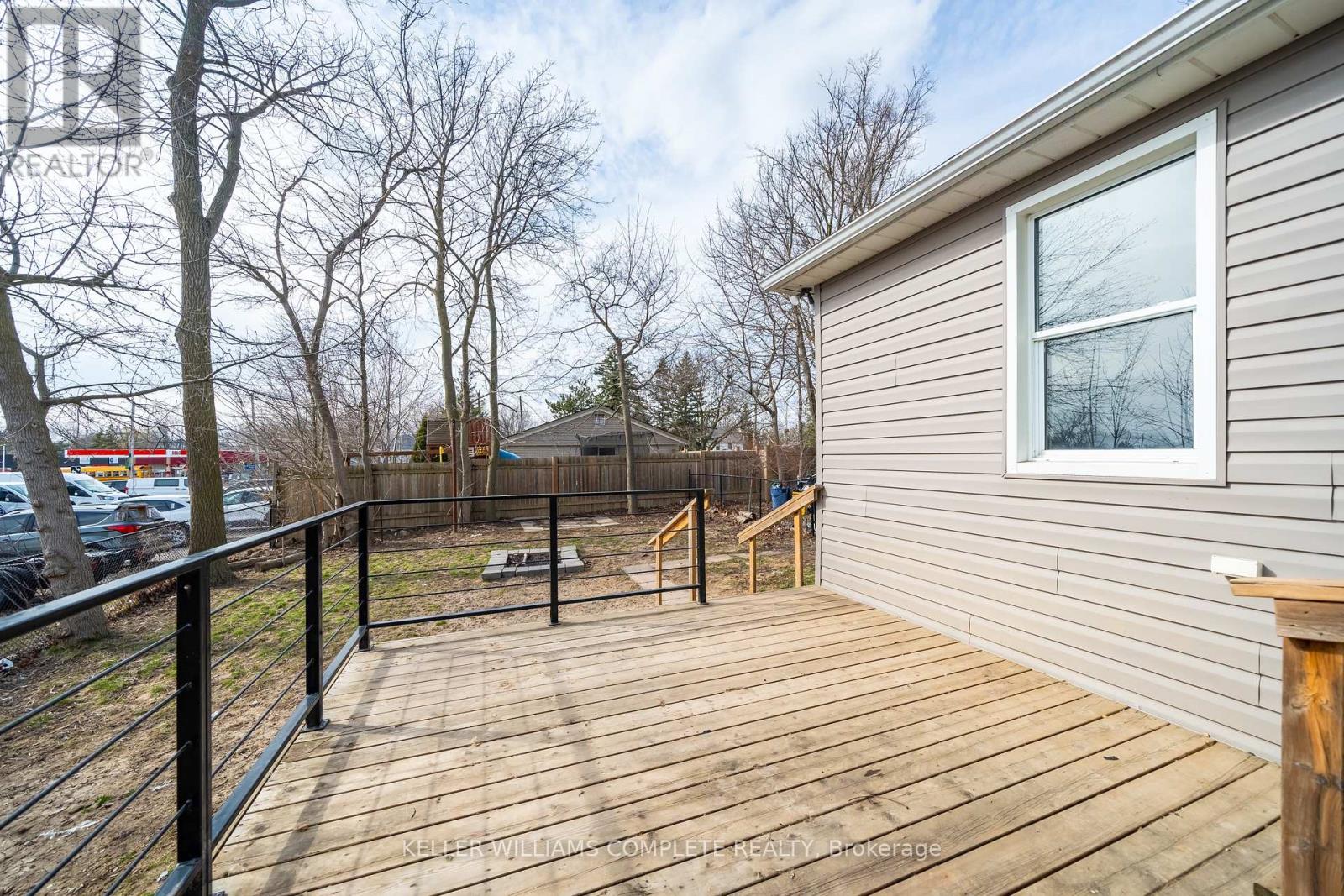 21 Renfrew Street E Property Photo 21