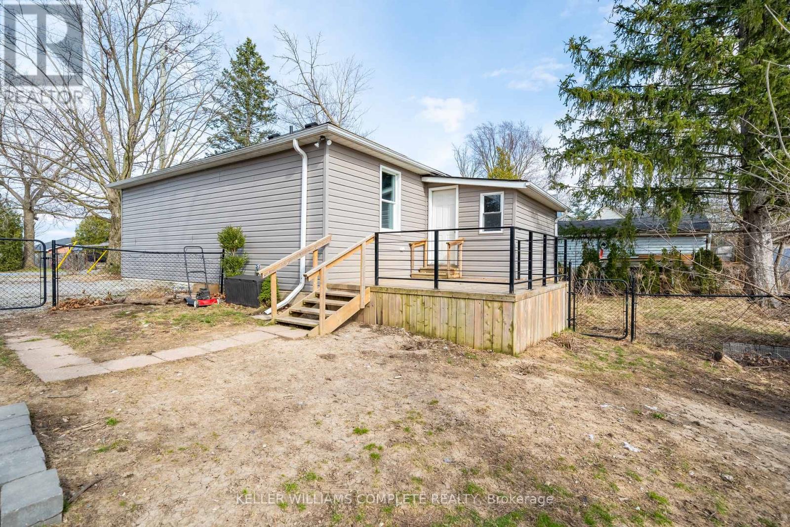 21 Renfrew Street E Property Photo 23