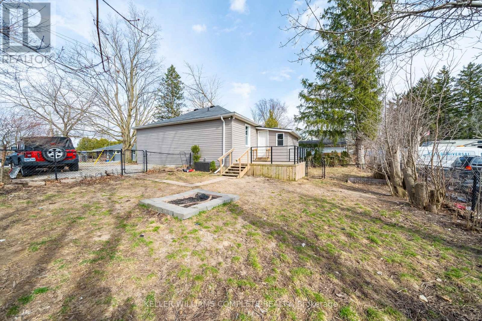 21 Renfrew Street E Property Photo 24