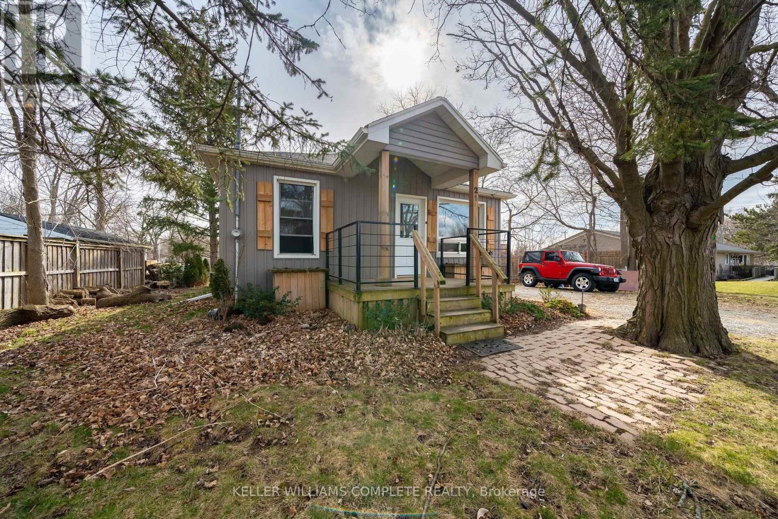 21 Renfrew Street E Property Photo 25