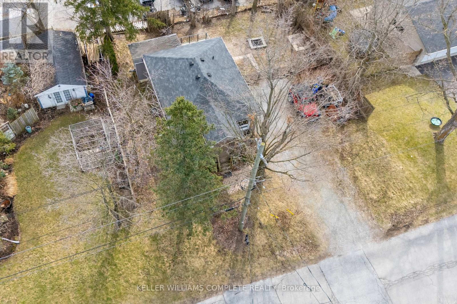 21 Renfrew Street E Property Photo 26