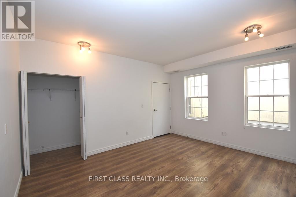 2 - 18 Market Street Property Photo 4