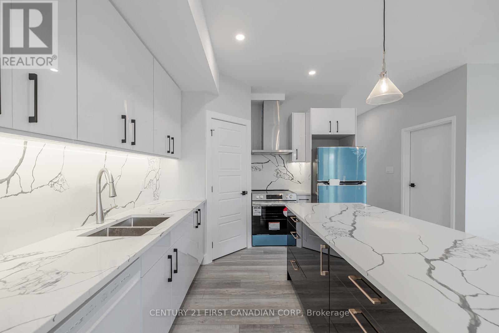 109 Ross Street Property Photo 6