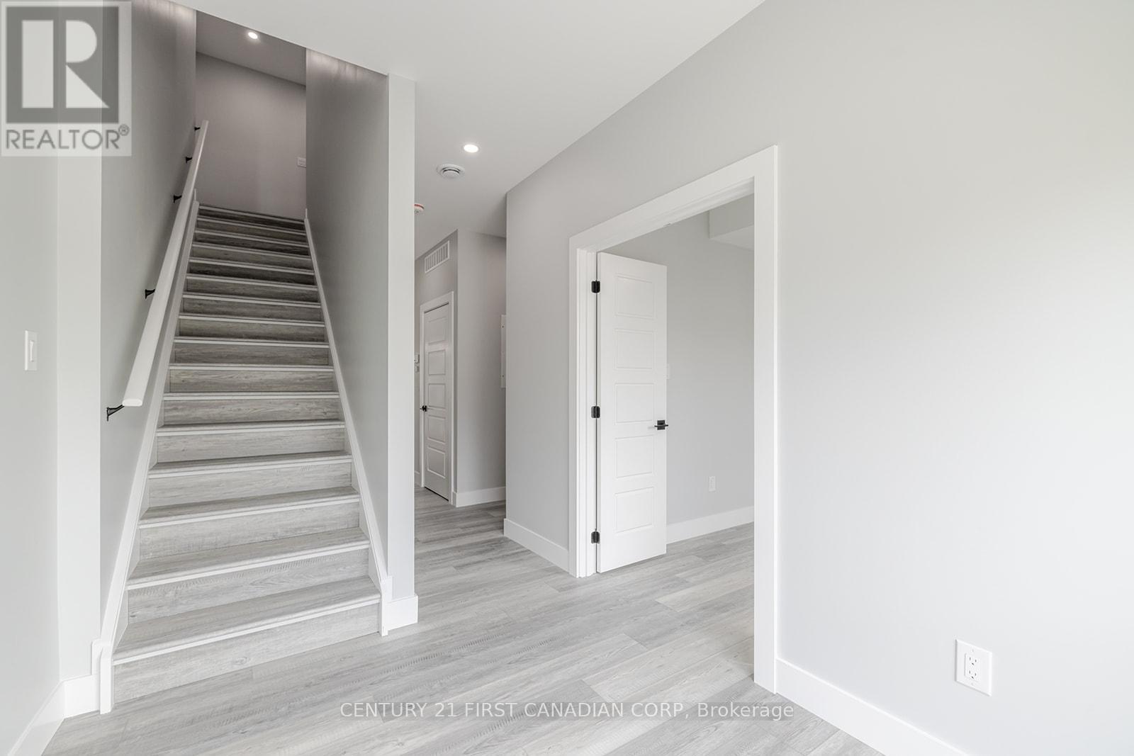 109 Ross Street Property Photo 9
