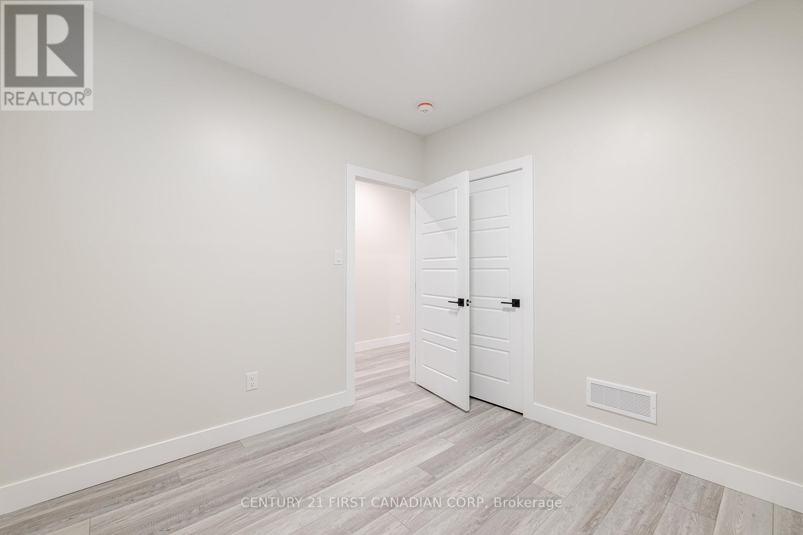 109 Ross Street Property Photo 31