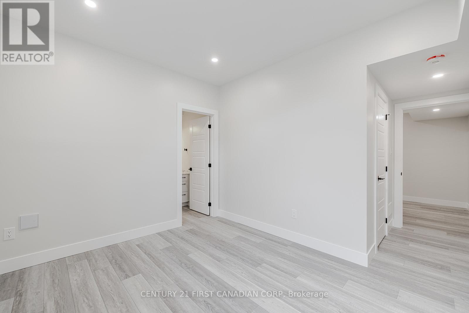 109 Ross Street Property Photo 32