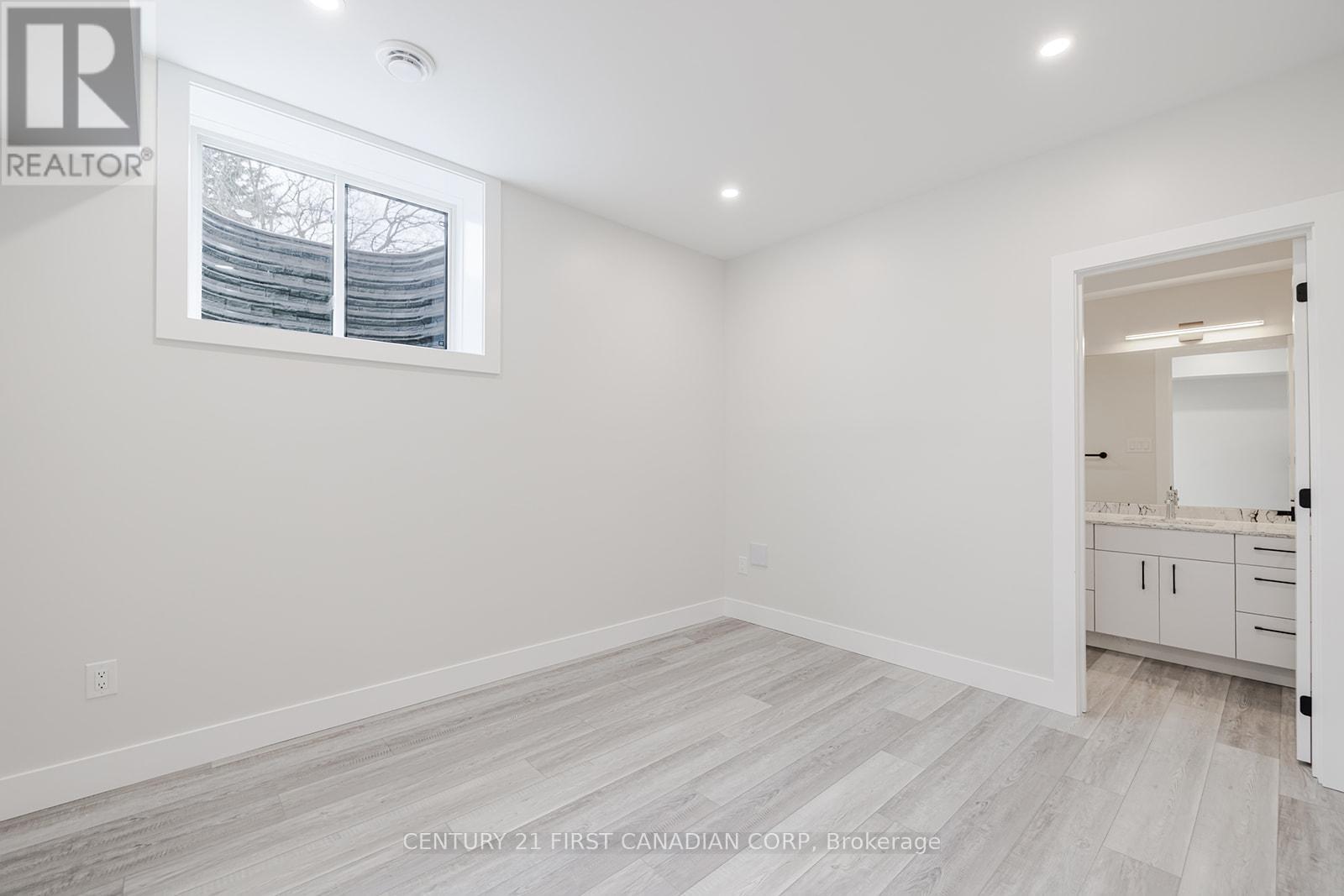 109 Ross Street Property Photo 33