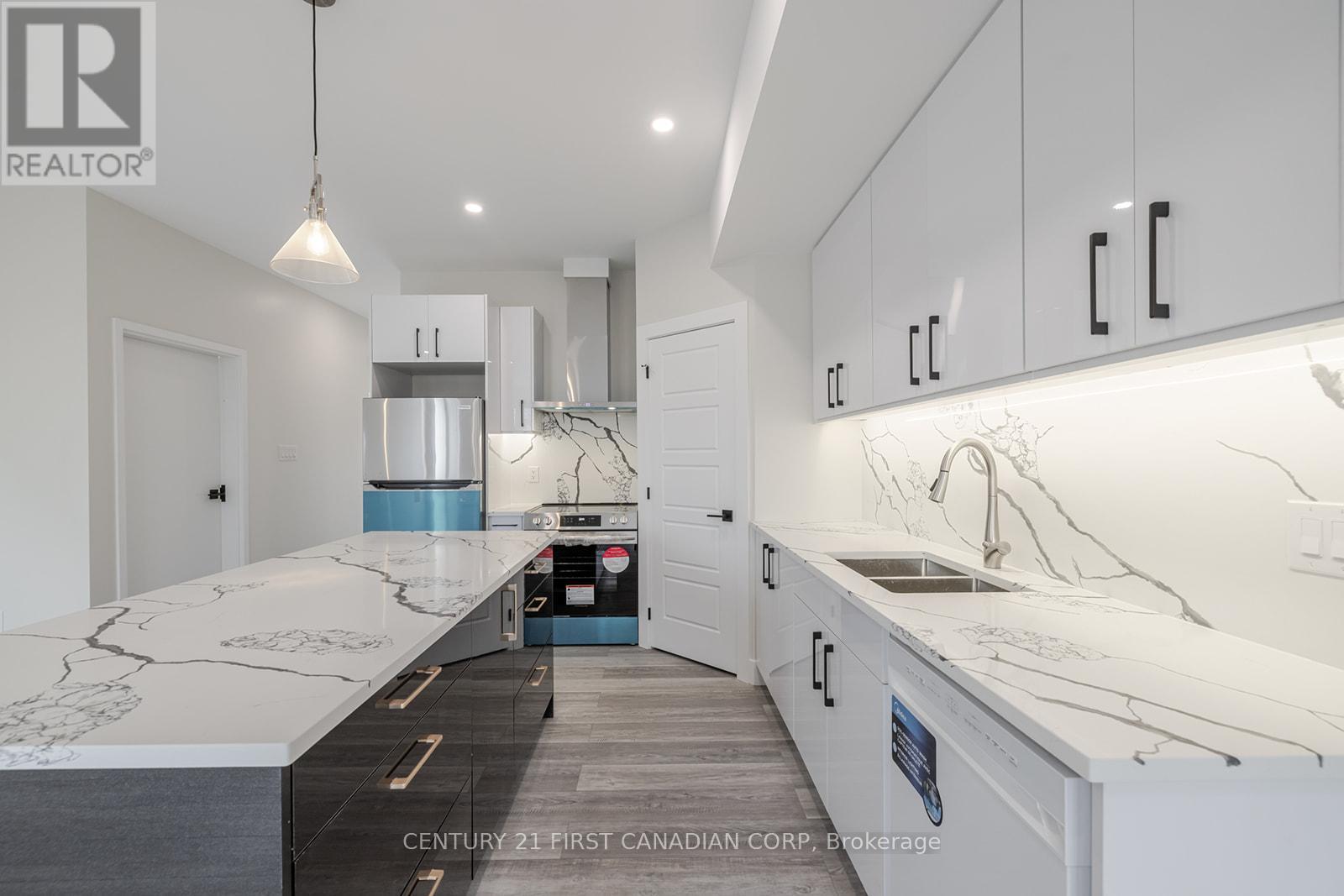 109 Ross Street Property Photo 37