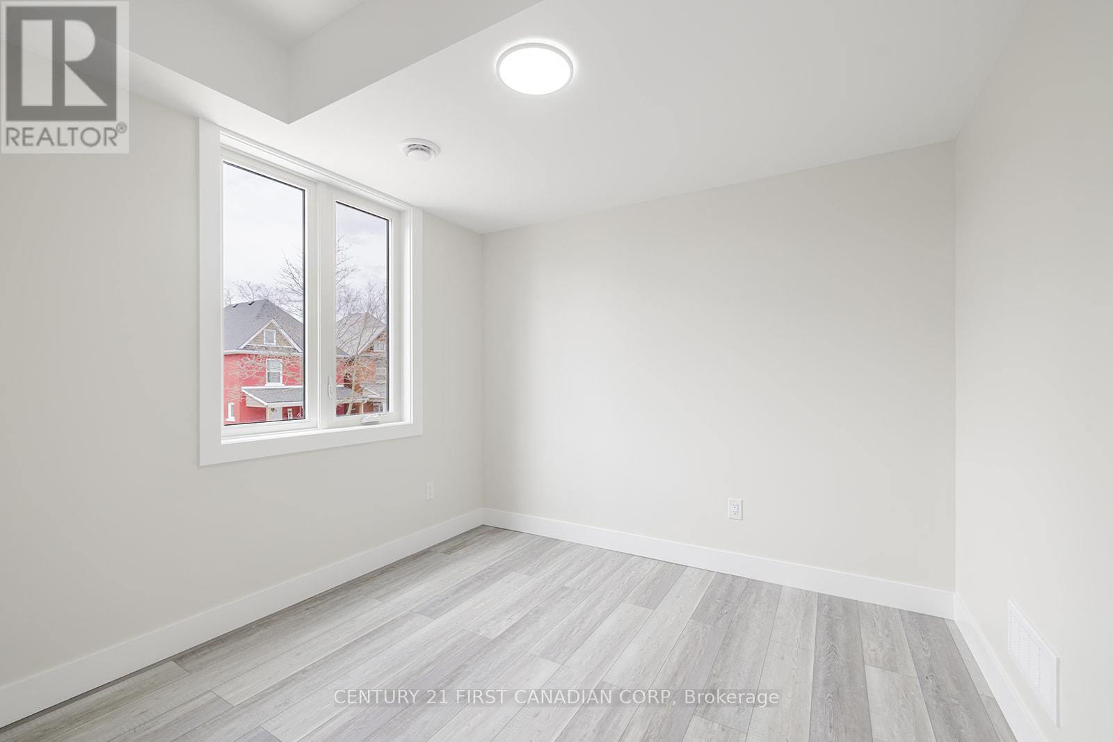 109 Ross Street Property Photo 39
