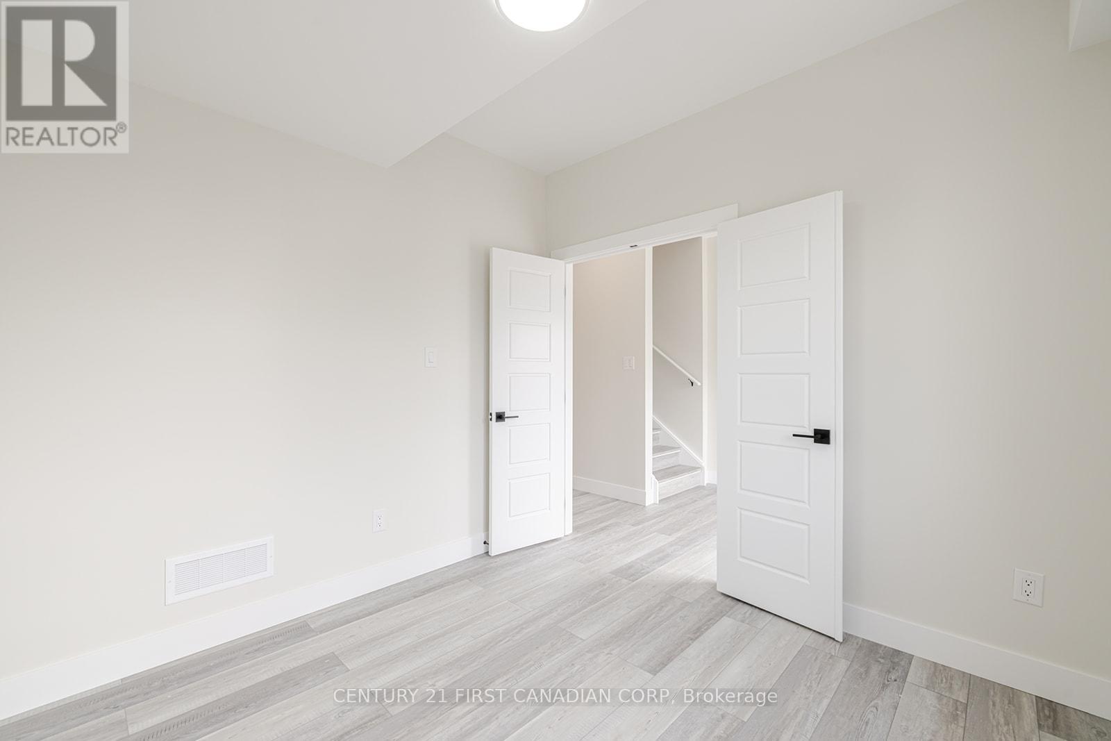 109 Ross Street Property Photo 40
