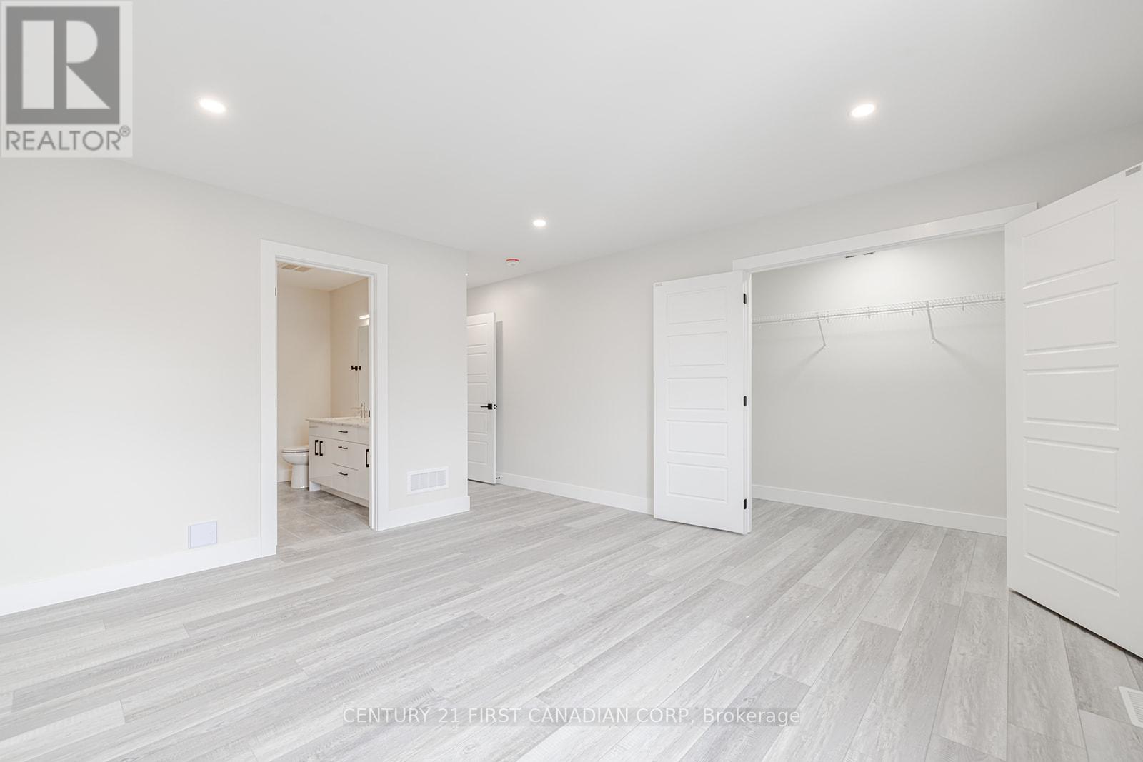 109 Ross Street Property Photo 41