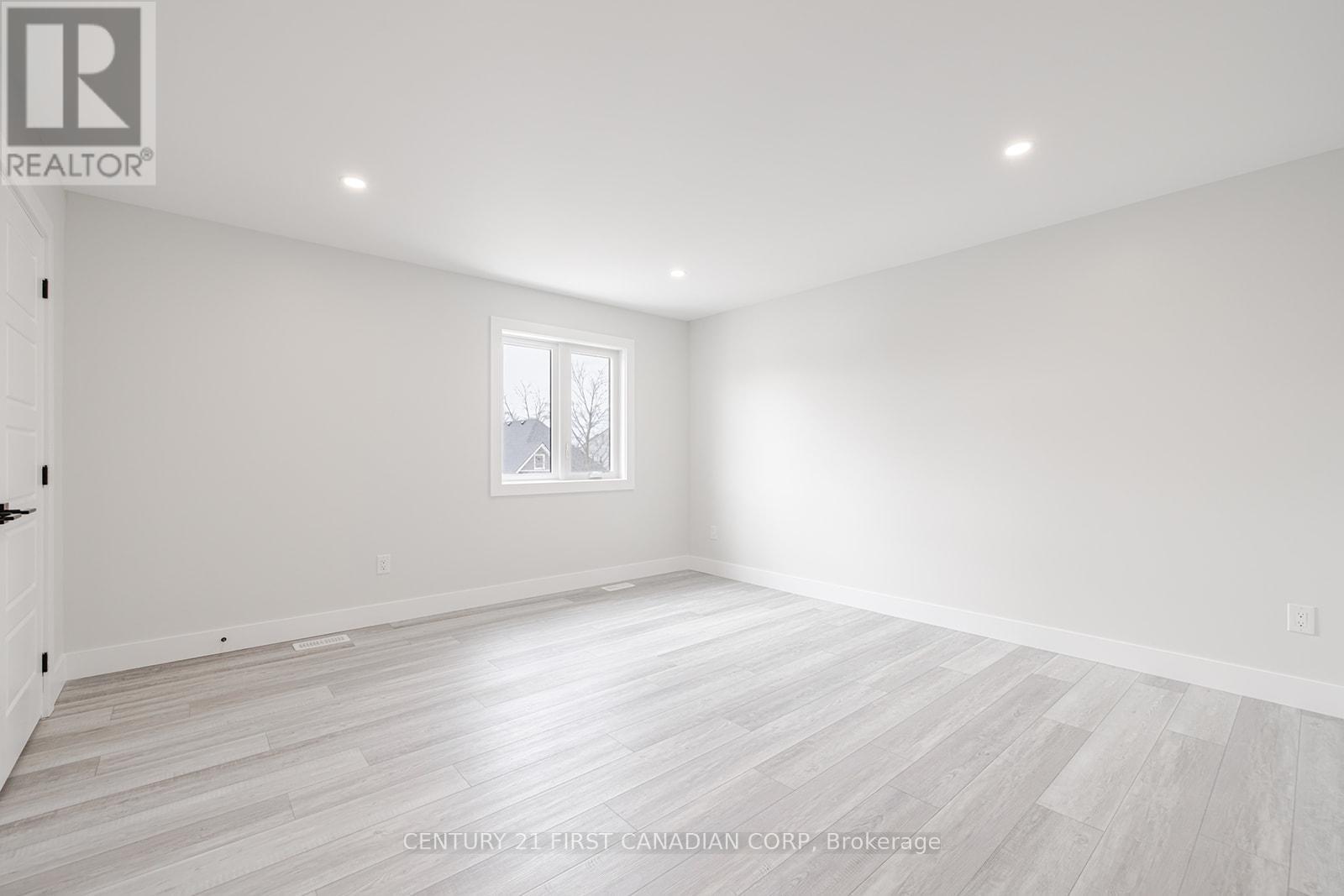 109 Ross Street Property Photo 42