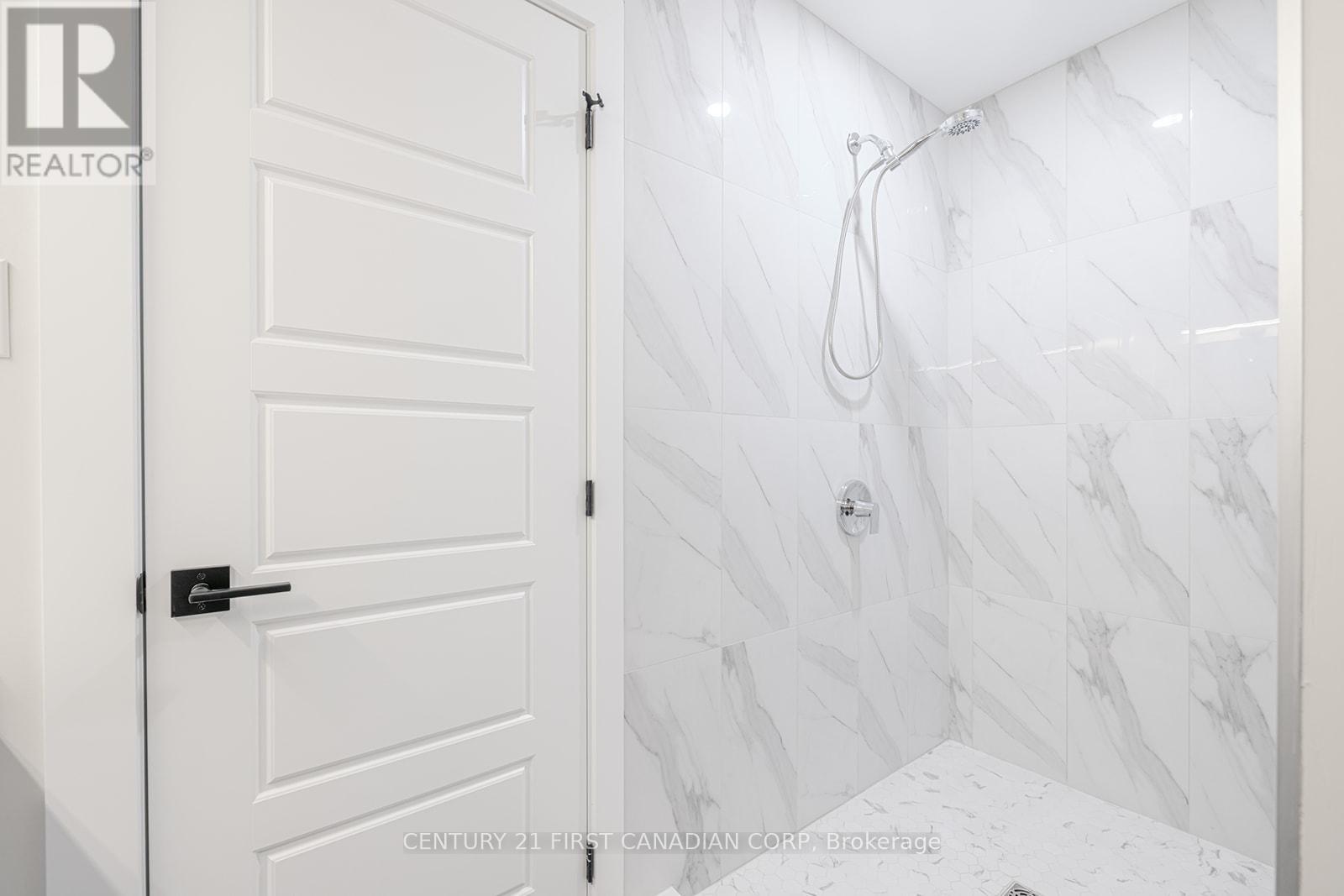 109 Ross Street Property Photo 43