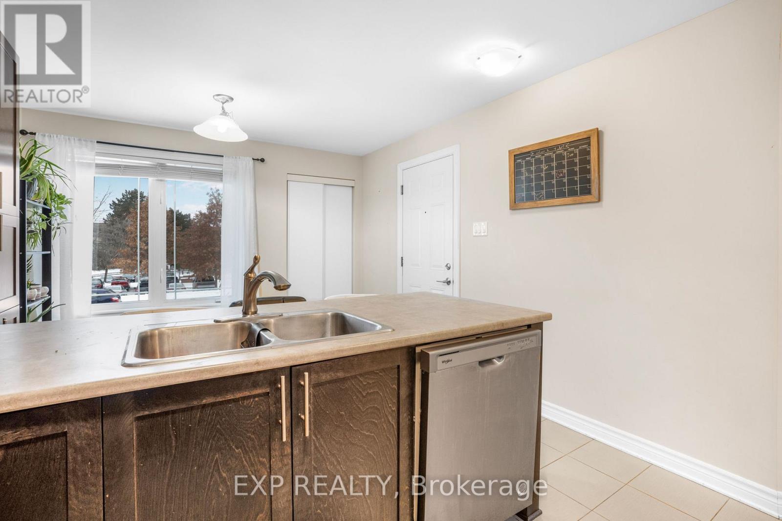 18 - 176 Den Haag Drive Property Photo 10